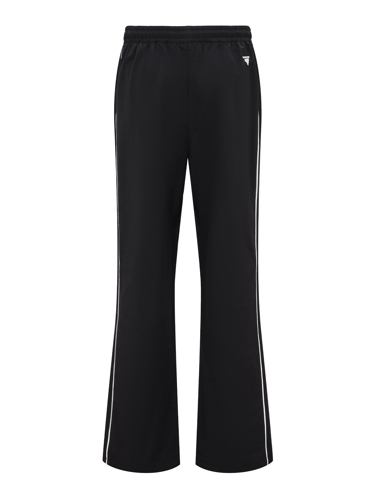 Schwarze Trainingshose mit weitem Bein, seitlichen weißen Zierstreifen und kleinem weißem Logo unter dem Bund auf der rechten Seite.
