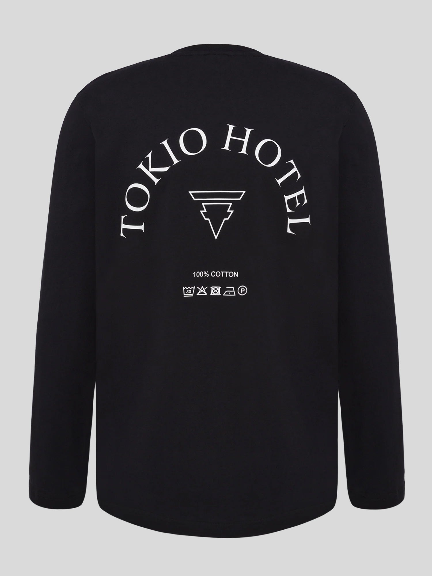 Schwarzes Langarmshirt mit zentralem Rückendruck in Weiß: „TOKIO HOTEL“ im Bogen, darunter das Bandlogo, Materialangabe und Waschsymbole.