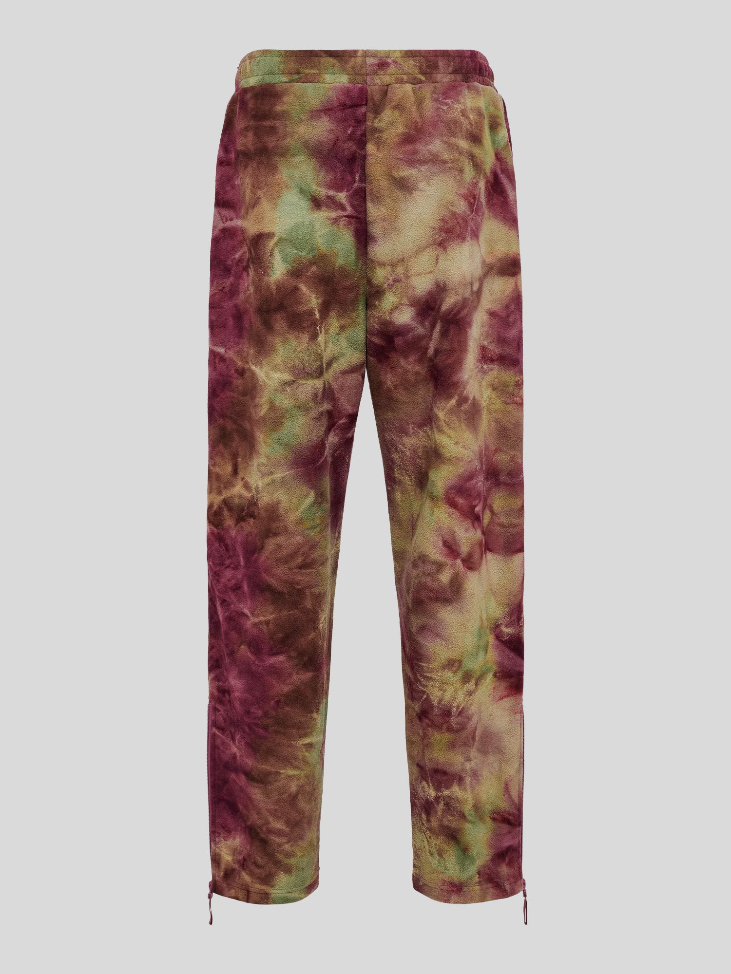 Rückansicht der Hose aus weichem Fleece mit durchgehendem Batikmuster in Olive, Braun und Bordeaux. Keine sichtbaren Nähte oder Aufdrucke.