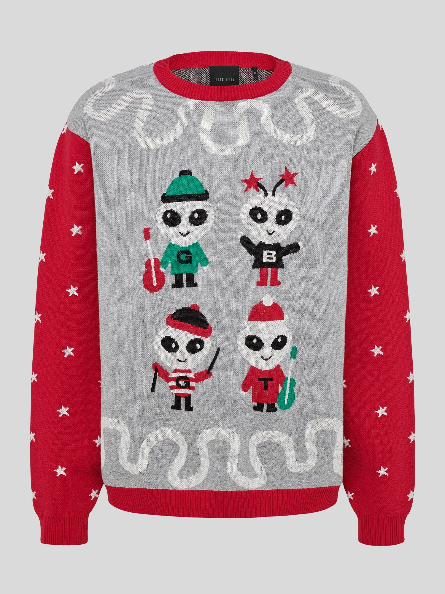 Weihnachtlicher Strickpullover mit vier Comic-Aliens auf der Front – jede Figur trägt ein individuelles Outfit und Buchstaben „G“, „B“, „G“ und „T“. Der Grundton ist Grau, die Ärmel sind Rot mit Sternmotiven.